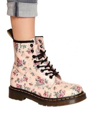 Dr. Martens 1460 Pascal Leather Boots in Vintage Rose, Size 6